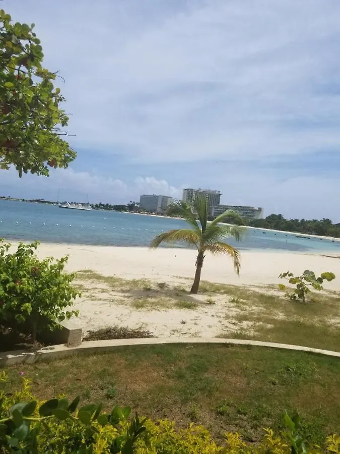 Wins On The Beach Ocho Rios Aparthotel
