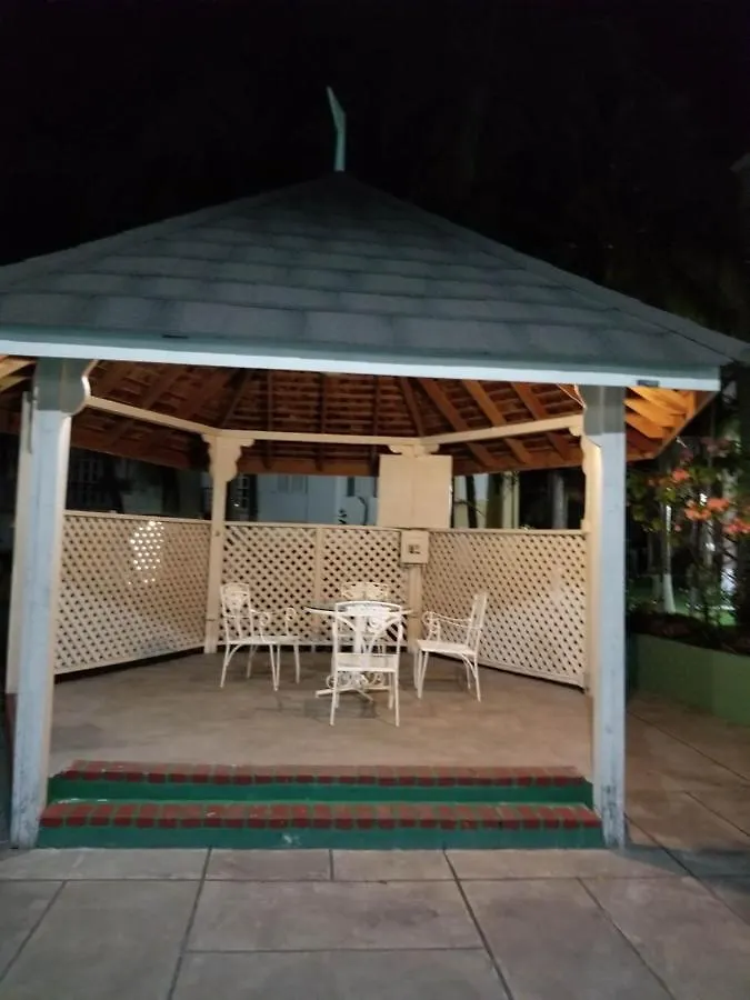 Wins On The Beach Ocho Rios Aparthotel